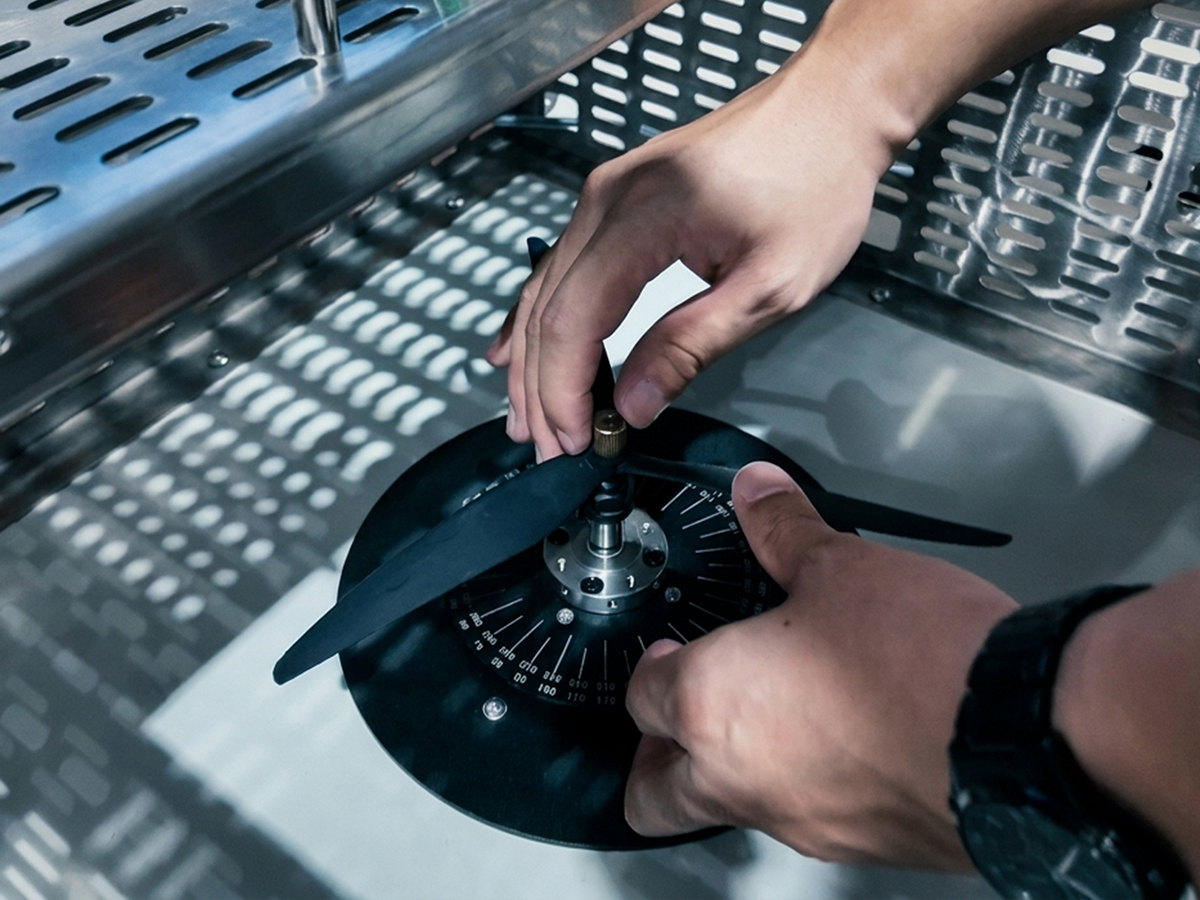 Dynamic balancing and quality inspection of carbon fiber drone propellers